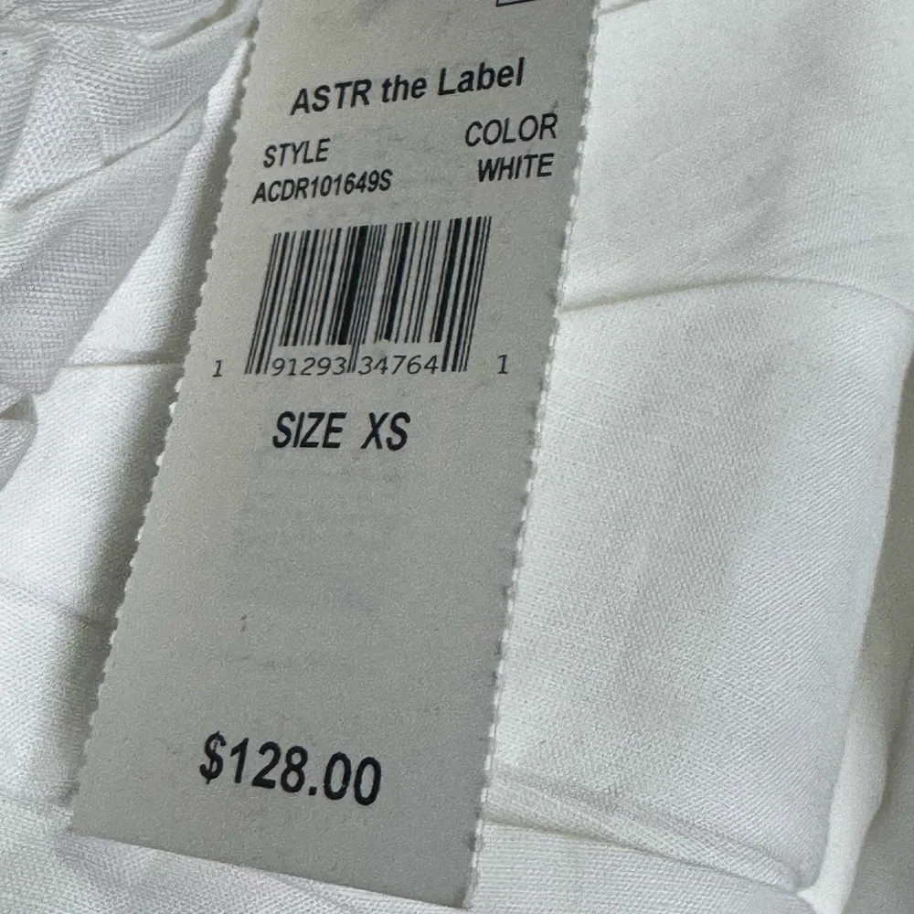 ASTR The Label Elegant White Puff Sleeve Top